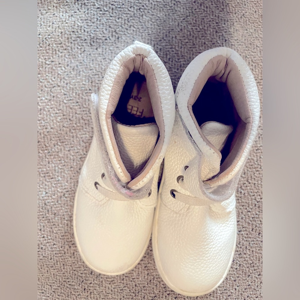 Toddler monkey feet
